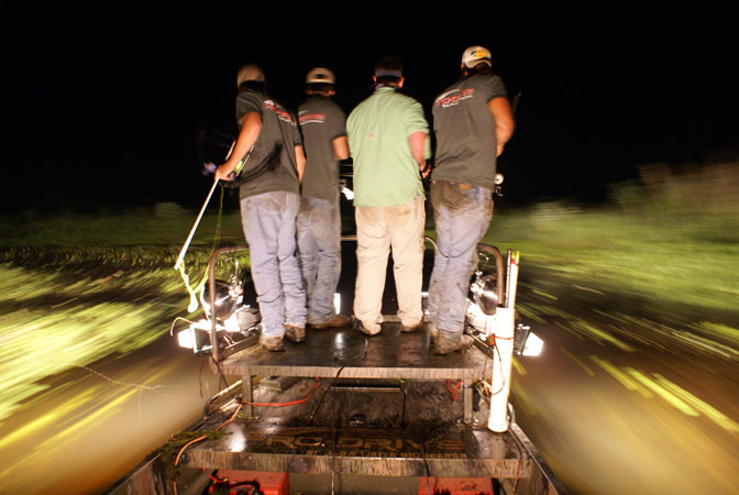 http://prodriveoutboards.com/wp-content/uploads/2011/01/night-bowfishing.jpg
